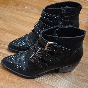 Aldo Black Bennevis Croc-Embossed Ankle Boots with Silver Accents Size 7.5